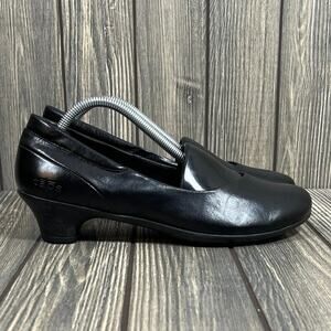 Taos Footwear Black Heels